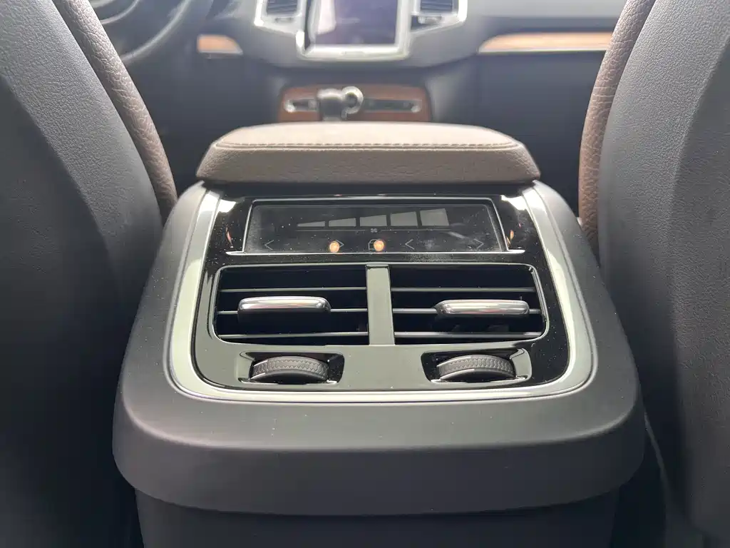 Volvo XC90 2019 — фото 11