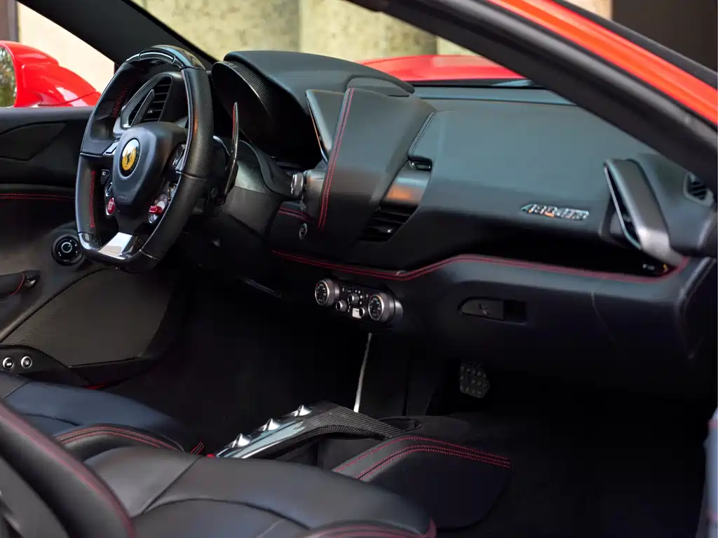 Ferrari 488 2018 — фото 16