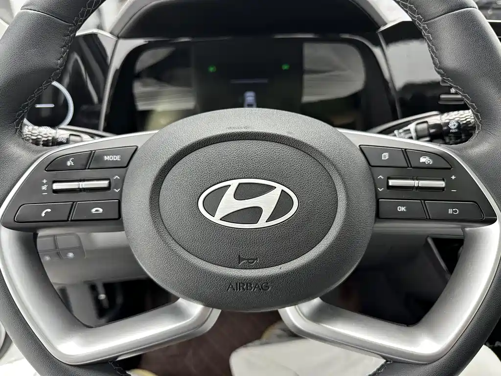 Hyundai Elantra 2023 — фото 15