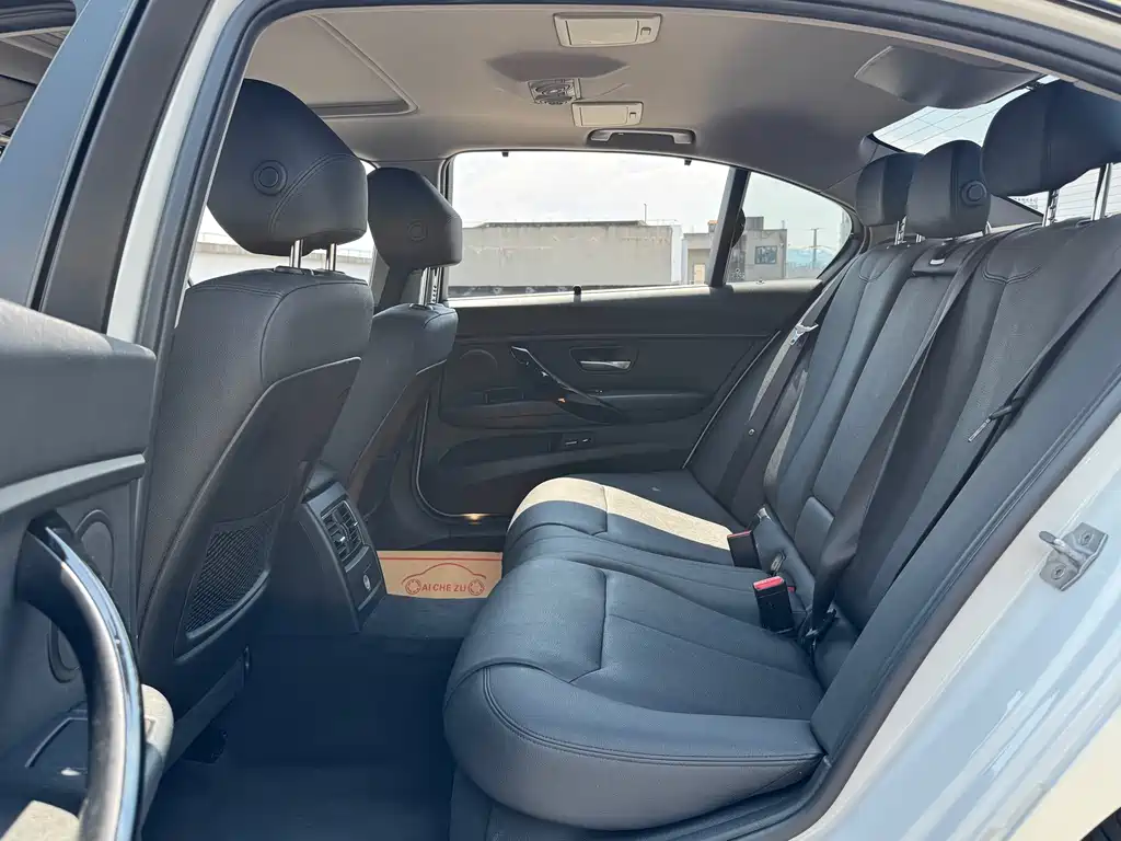 BMW 3 Series 2017 — фото 10
