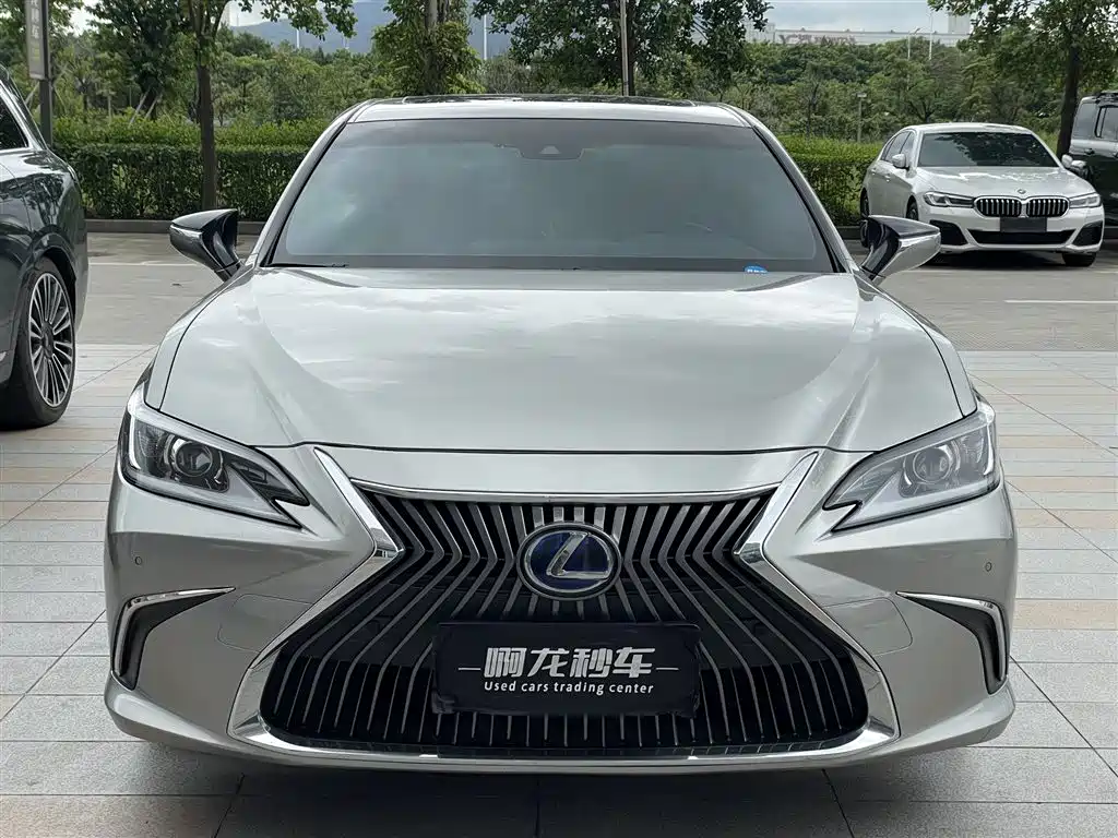 Lexus ES 2020