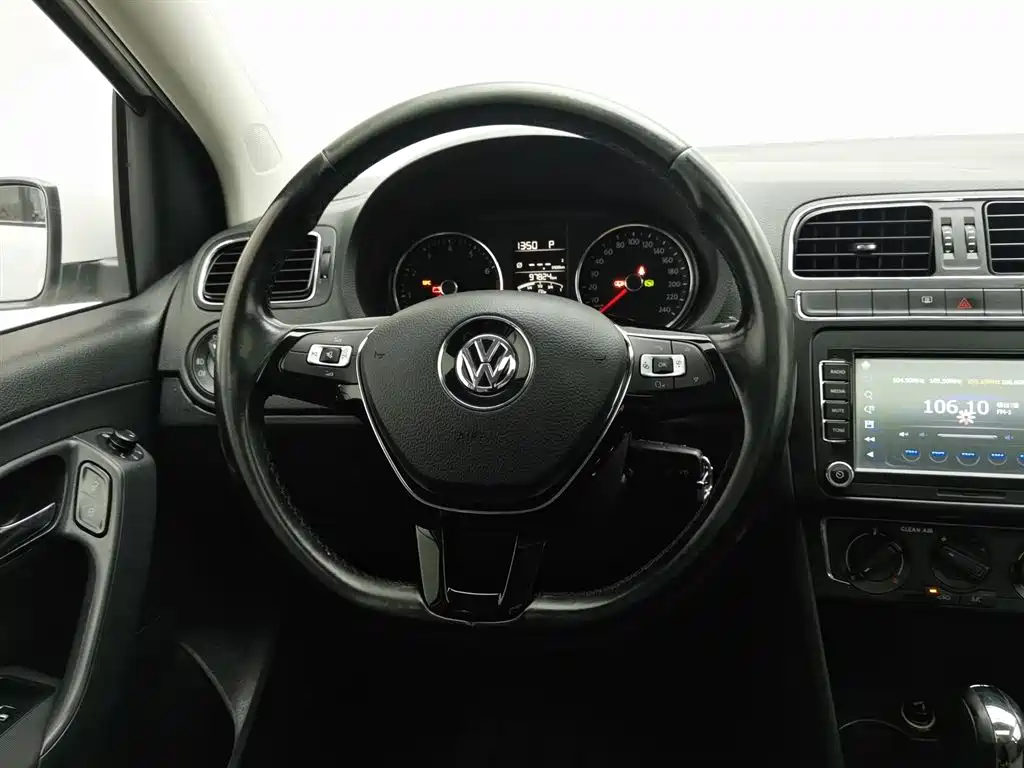 Volkswagen Polo 2016 — фото 11