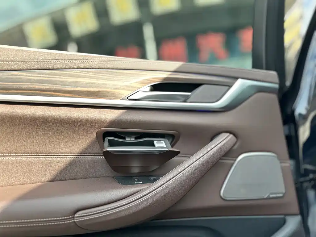 BMW 5 Series 2022 — фото 16