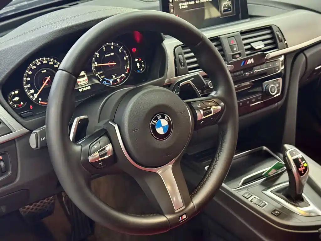 BMW 3 Series 2018 — фото 9