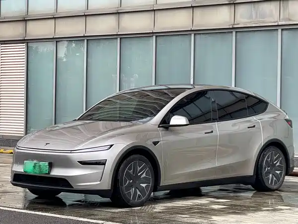 Tesla Model Y L 2026