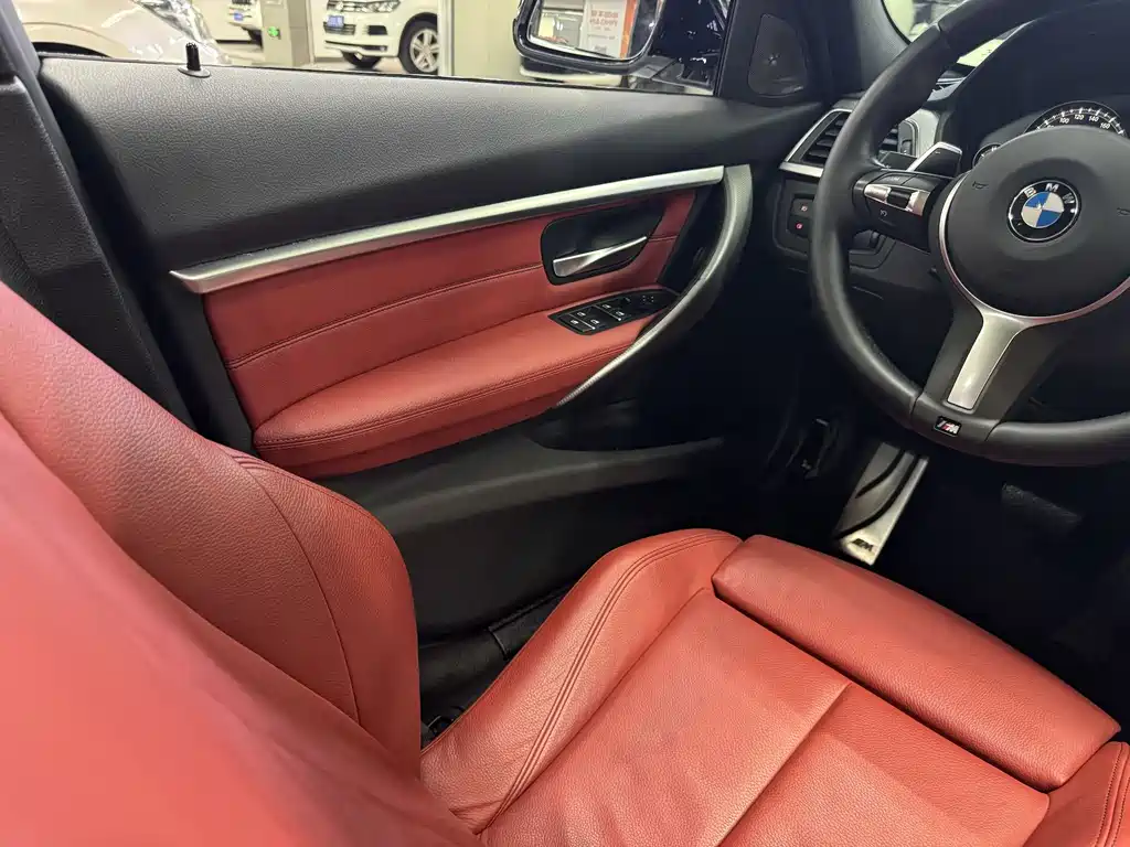 BMW 3 Series 2018 — фото 15