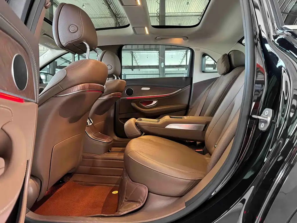 Mercedes-Benz E-Class 2023 — фото 6