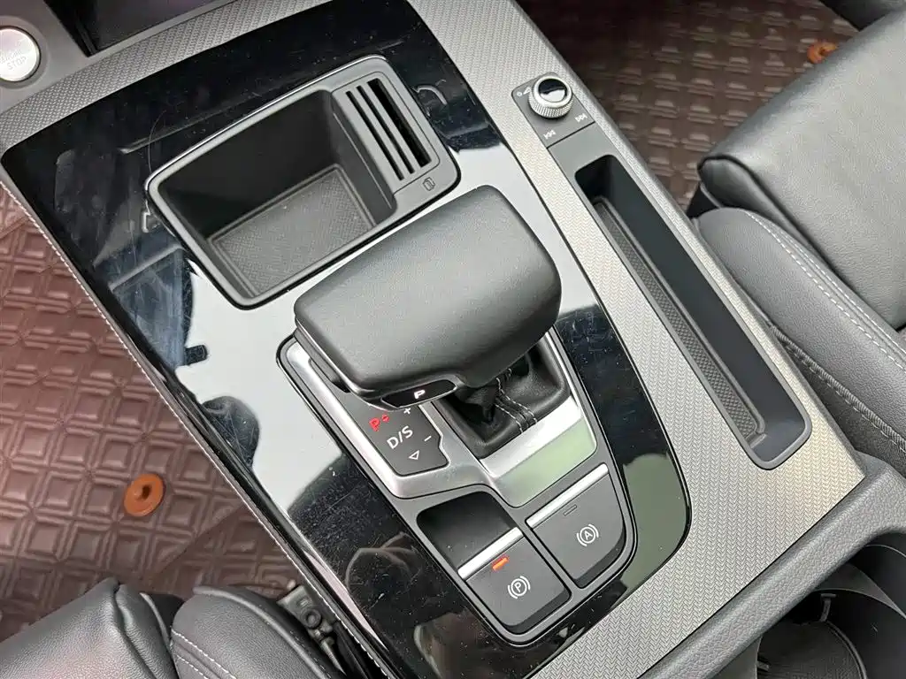 Audi Q5L 2021 — фото 18