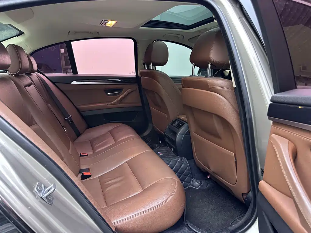 BMW 5 Series 2017 — фото 11