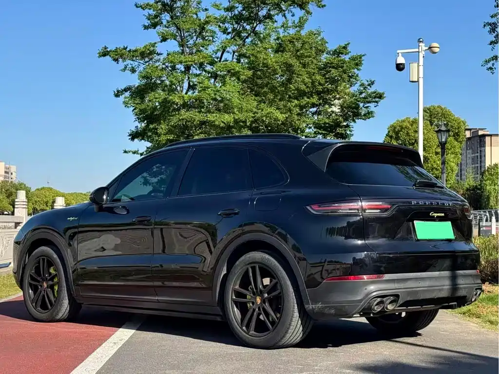 Porsche Cayenne Hybrid 2021 — фото 9