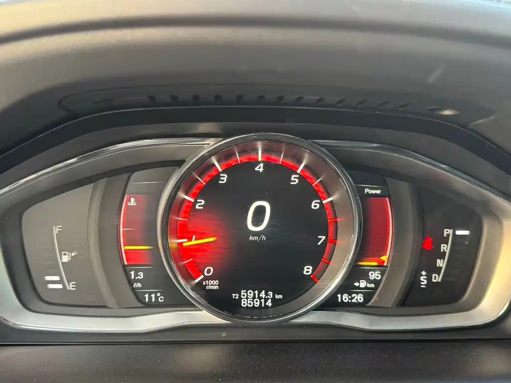 Volvo XC60 2016 — фото 14