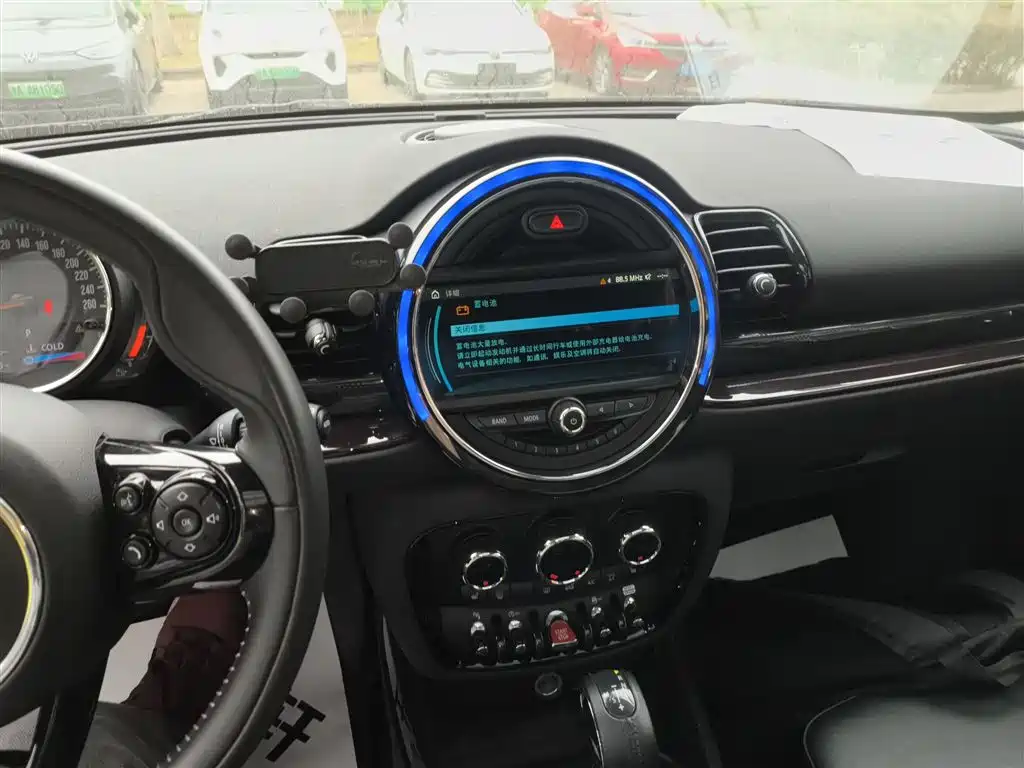MINI Clubman 2018 — фото 13