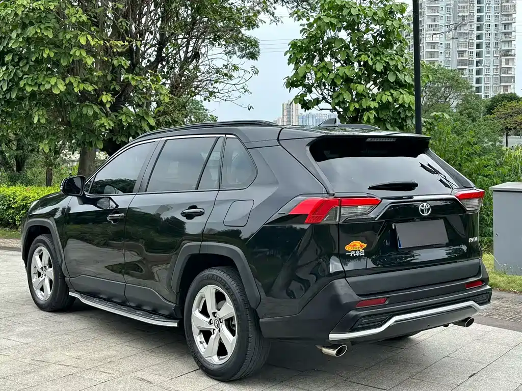 Toyota RAV4 2021 — фото 9