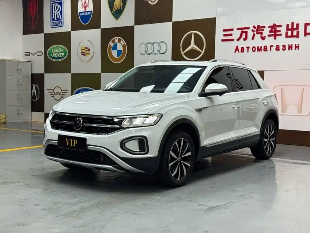 Volkswagen T-Roc 2023 — фото 1