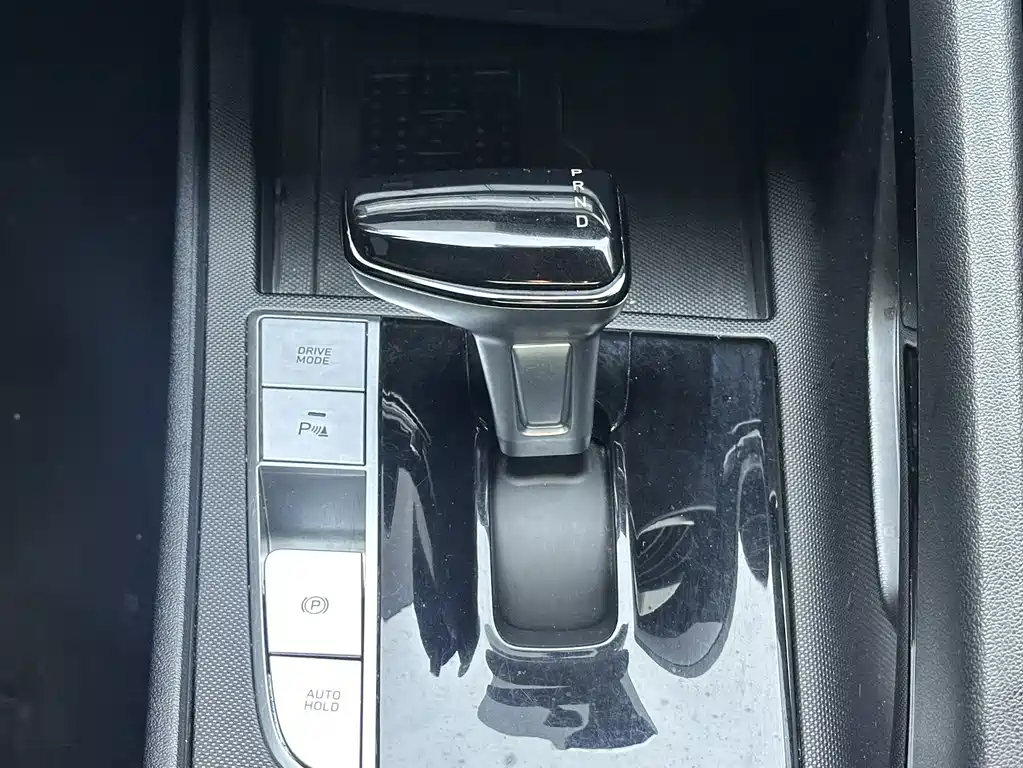 Hyundai Elantra 2023 — фото 15