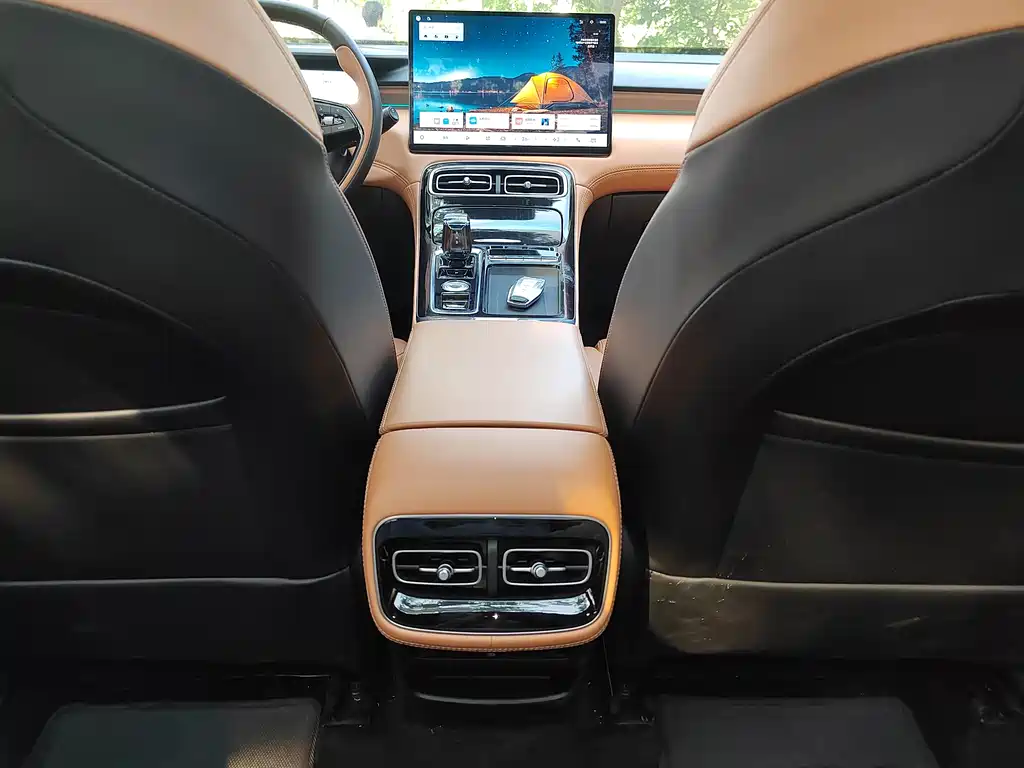 Geely Boyue L 2025 — фото 14