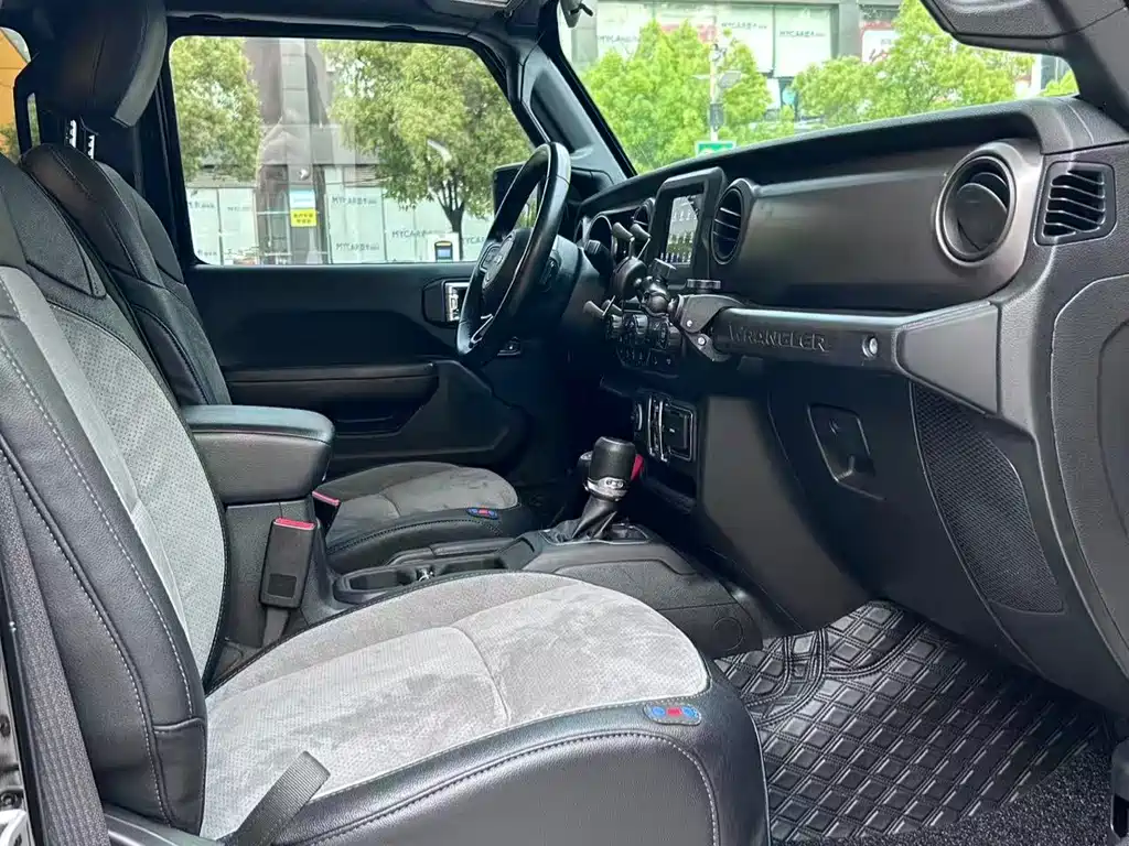 Jeep Wrangler 2020 — фото 16