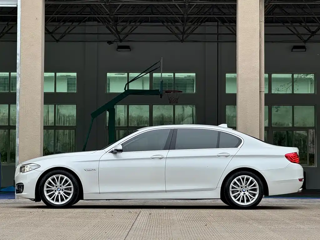 BMW 5 Series 2016 — фото 6