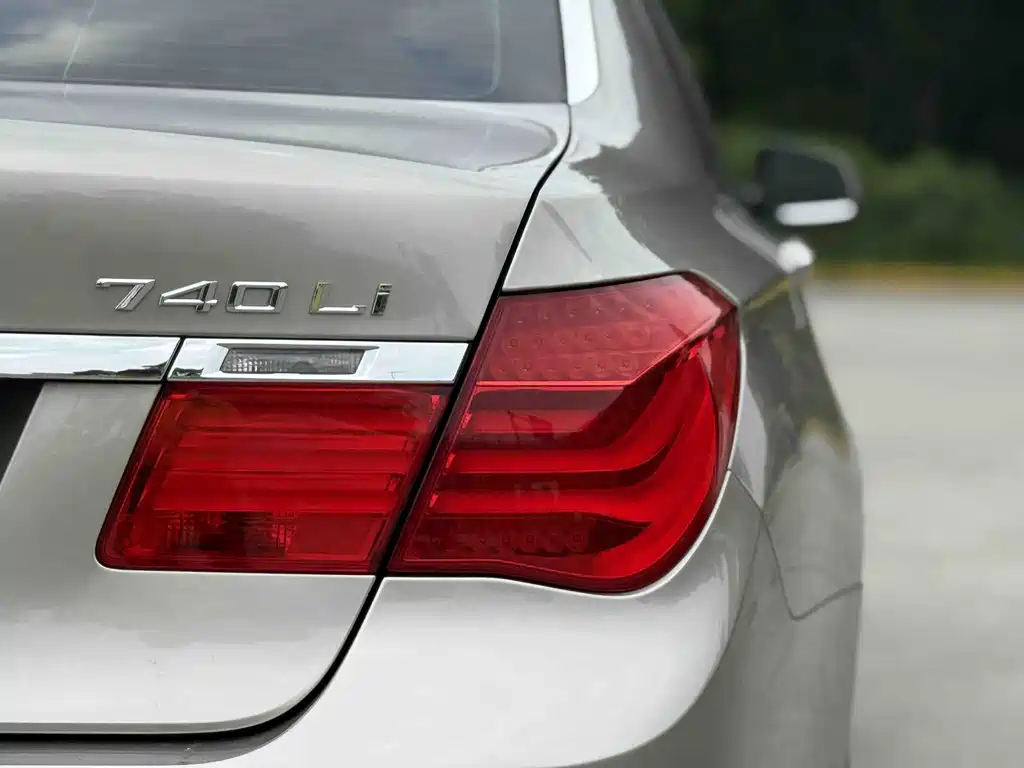 BMW 7 Series 2011 — фото 4