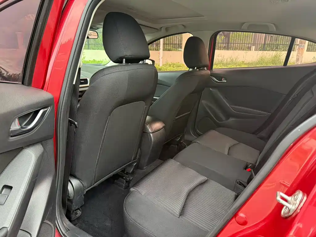 Mazda 3 Axela 2016