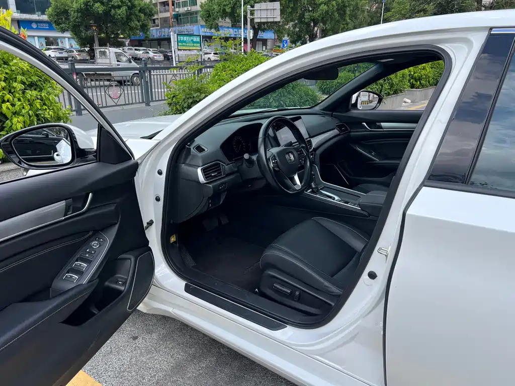 Honda Inspire 2022 — фото 16