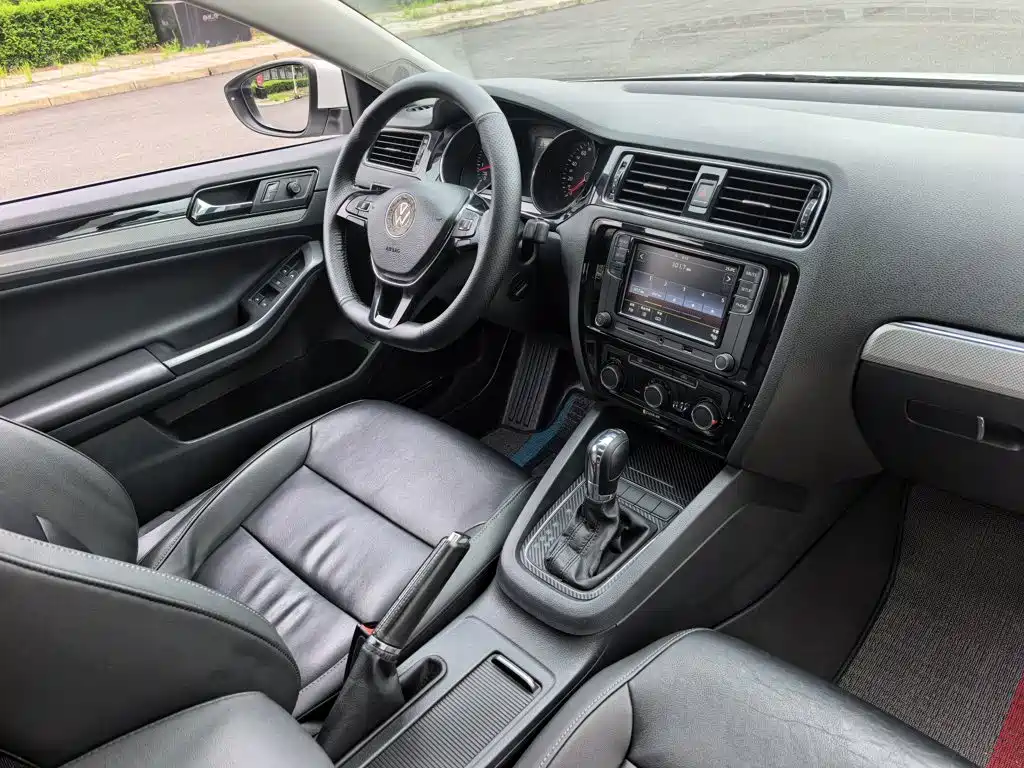 Volkswagen Sagitar 2017