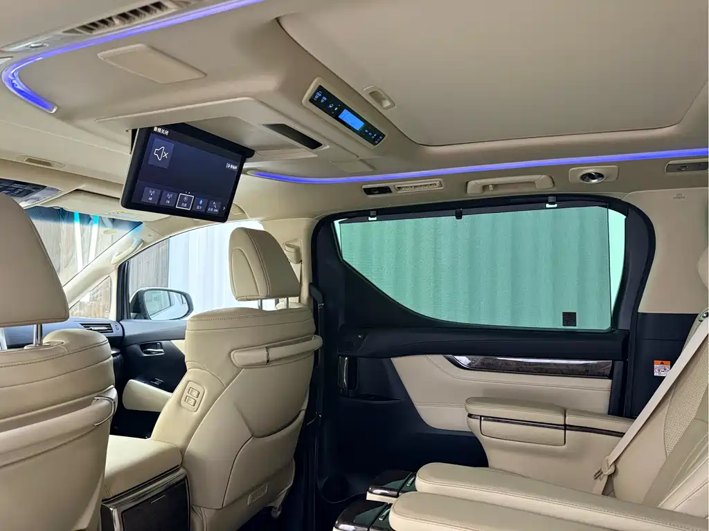 Toyota Vellfire 2023 — фото 7