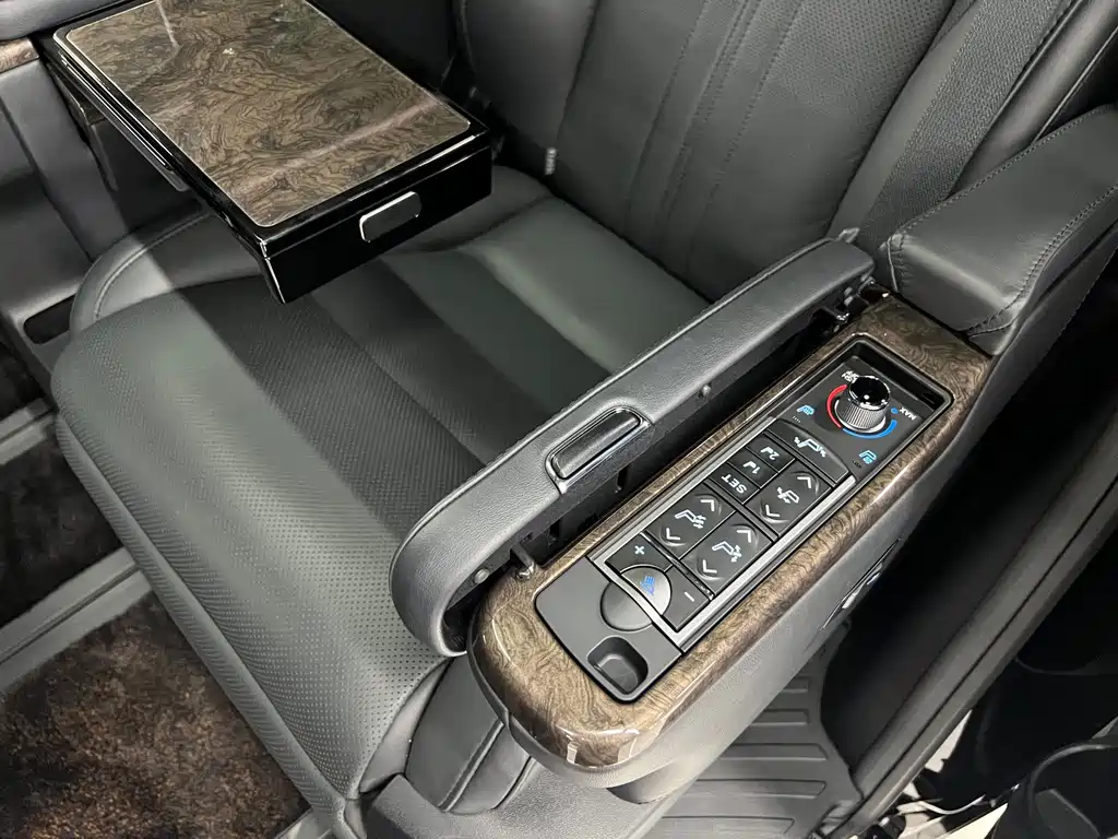 Toyota Alphard 2020 — фото 13