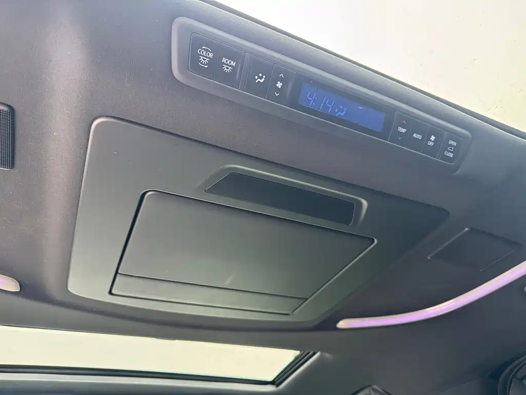 Toyota Vellfire 2023 — фото 17