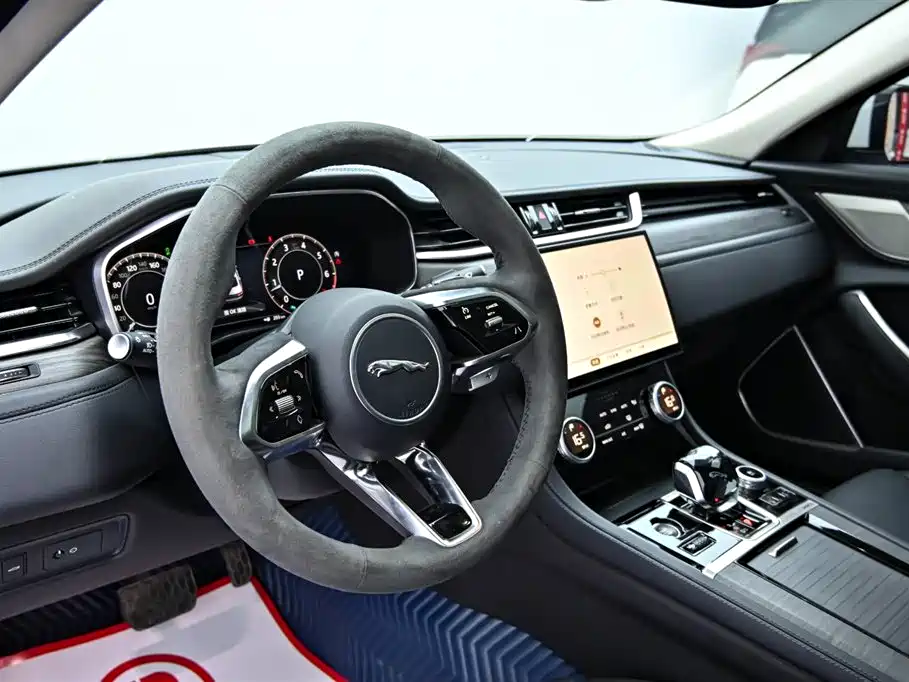 Jaguar XFL 2024 — фото 15