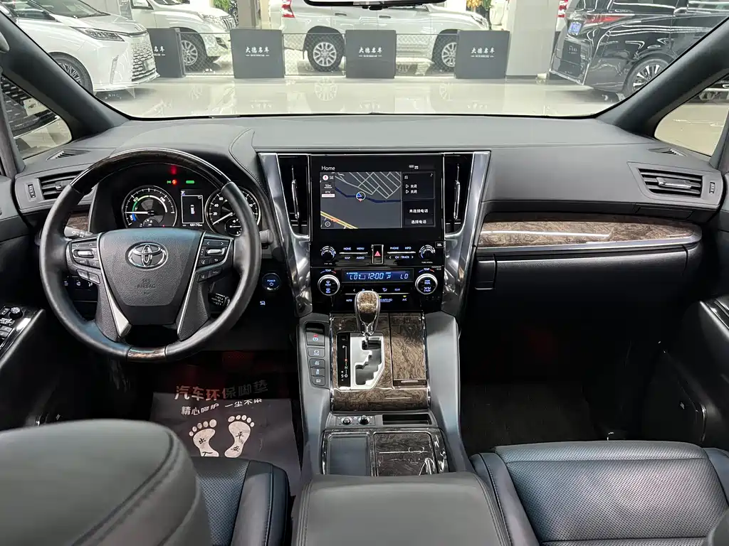 Toyota Alphard 2020 — фото 18