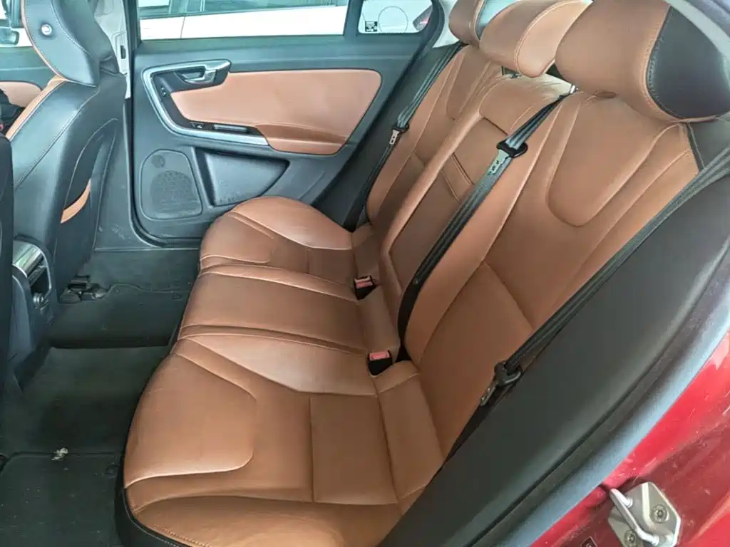 Volvo S60 2015 — фото 17