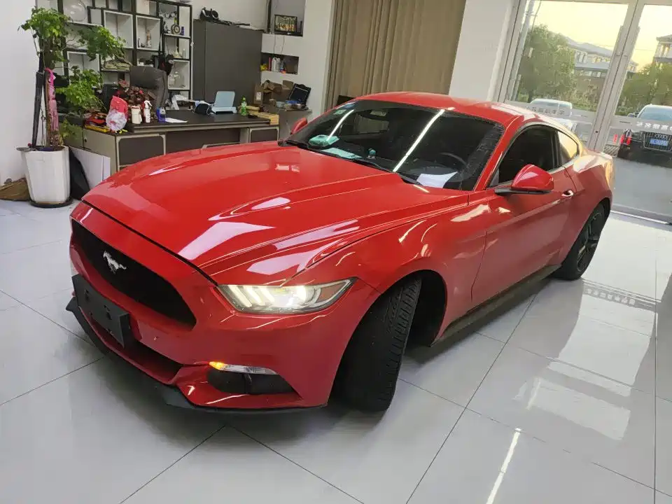 Ford Mustang 2015 — фото 1