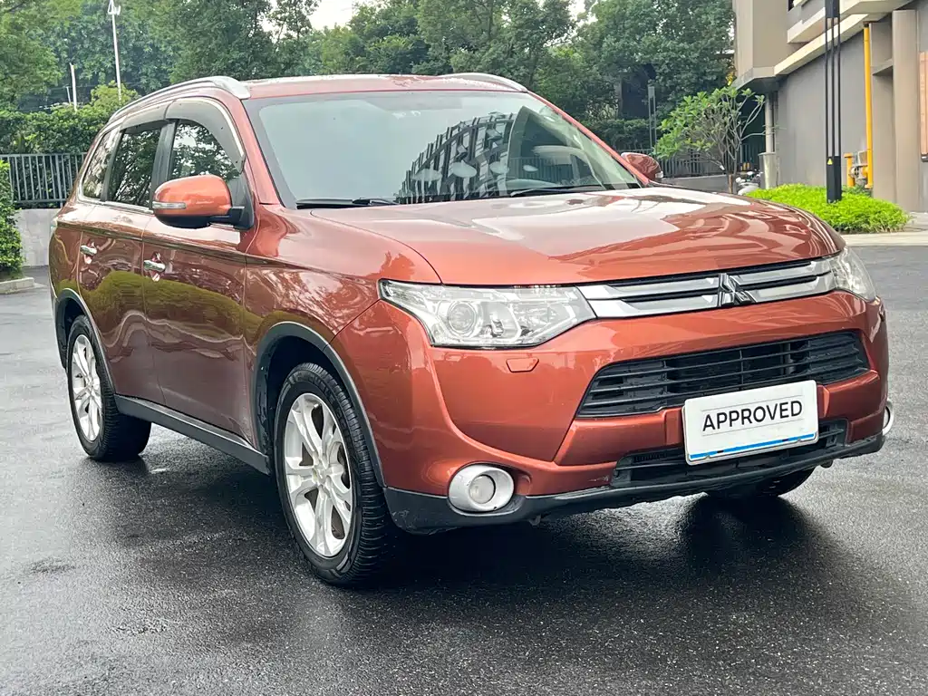 Mitsubishi Outlander 2015 — фото 3