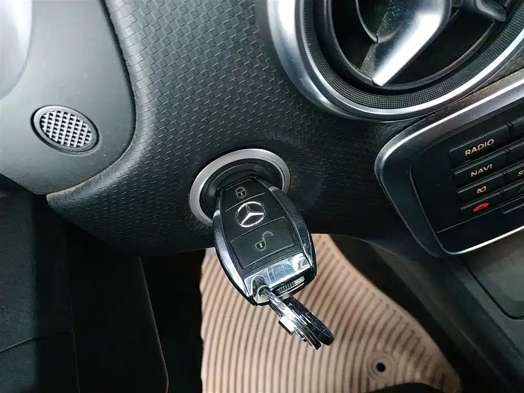 Mercedes-Benz A-Class 2015 — фото 17