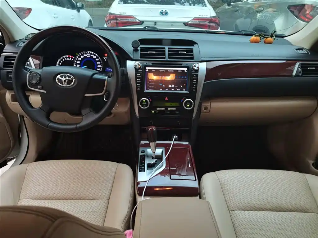 Toyota Camry 2015 — фото 6