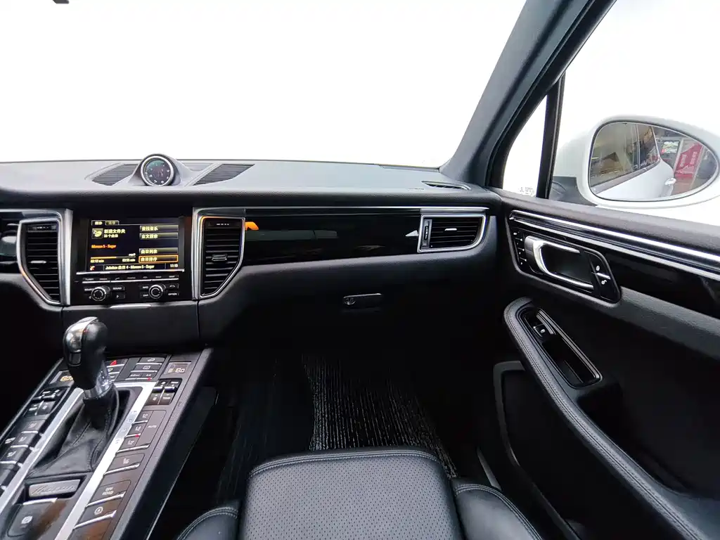 Porsche Macan 2015 — фото 10