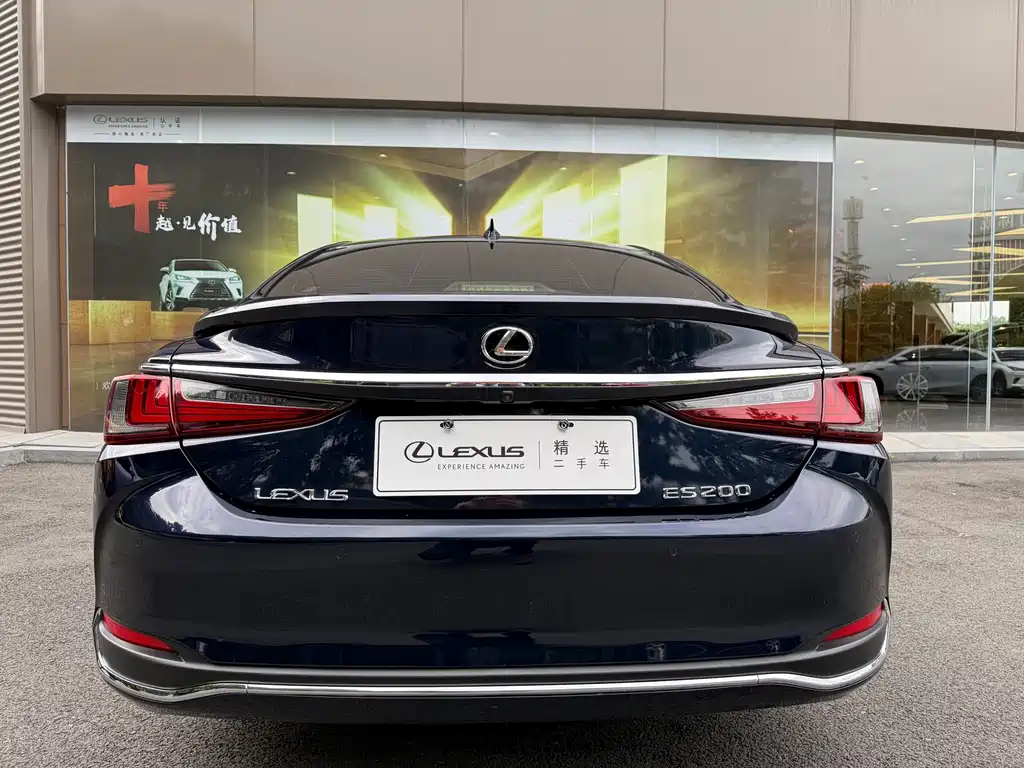 Lexus ES 2020 — фото 10