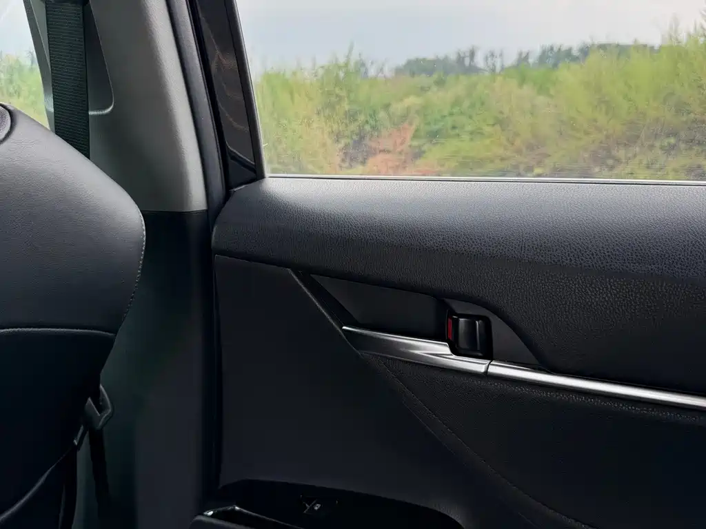 Toyota Camry 2019 — фото 20