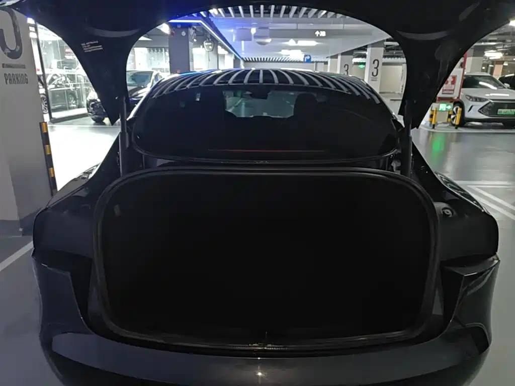 Tesla Model 3 2025 — фото 19