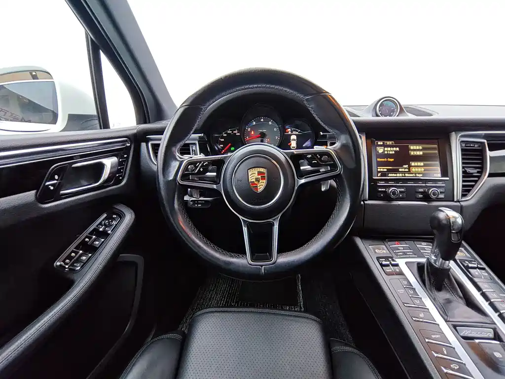 Porsche Macan 2015 — фото 9