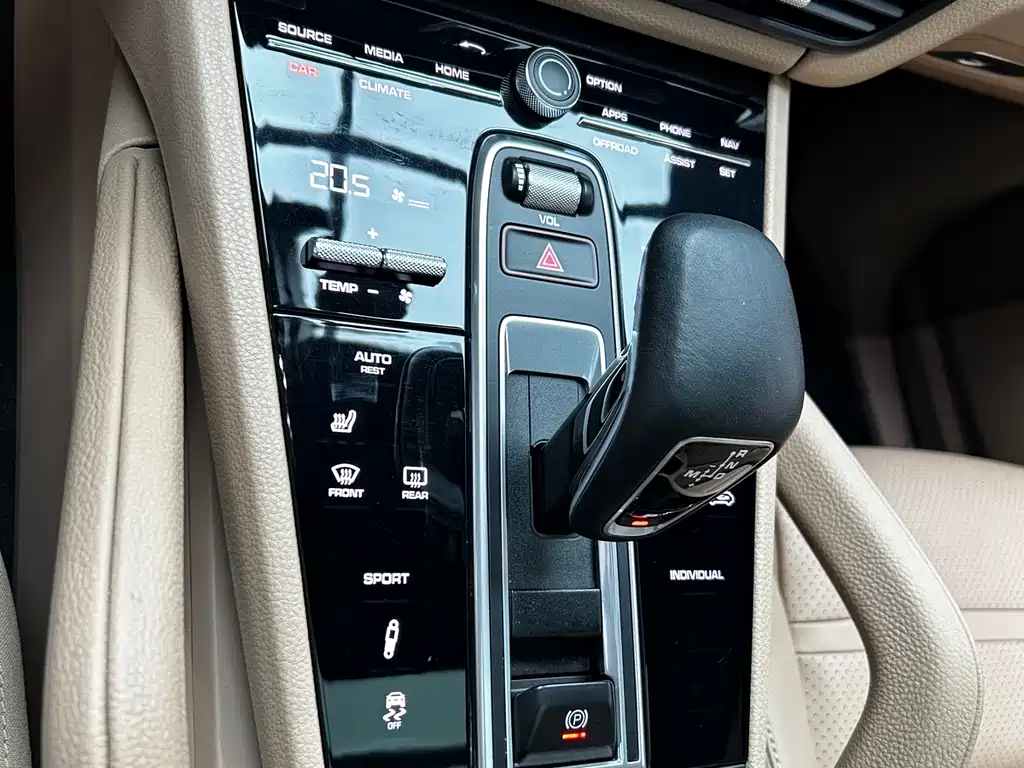 Porsche Cayenne 2018 — фото 10