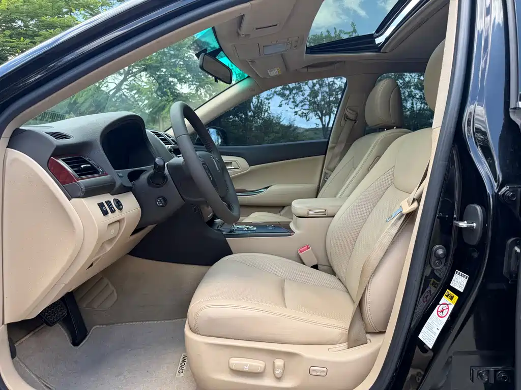 Toyota Crown 2010