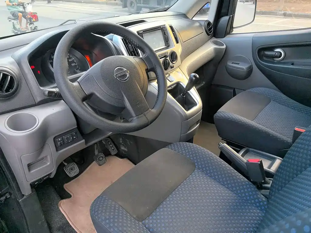 Nissan NV200 2013 — фото 15