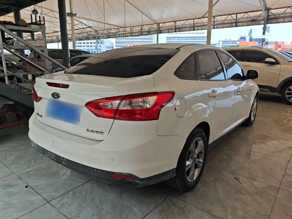Ford Focus 2015 — фото 7