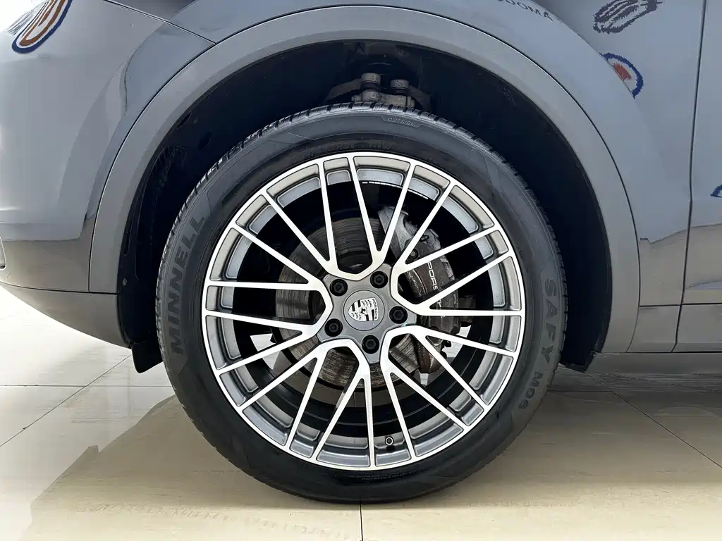 Porsche Cayenne 2018 — фото 23