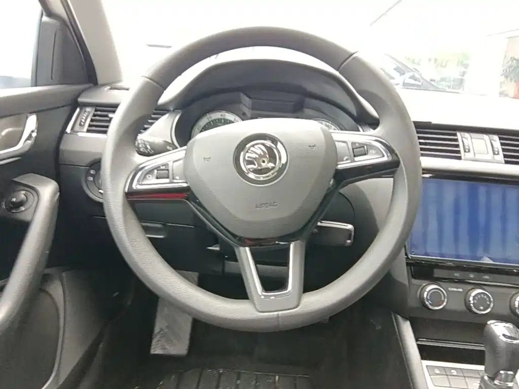 Skoda Octavia 2020 — фото 11