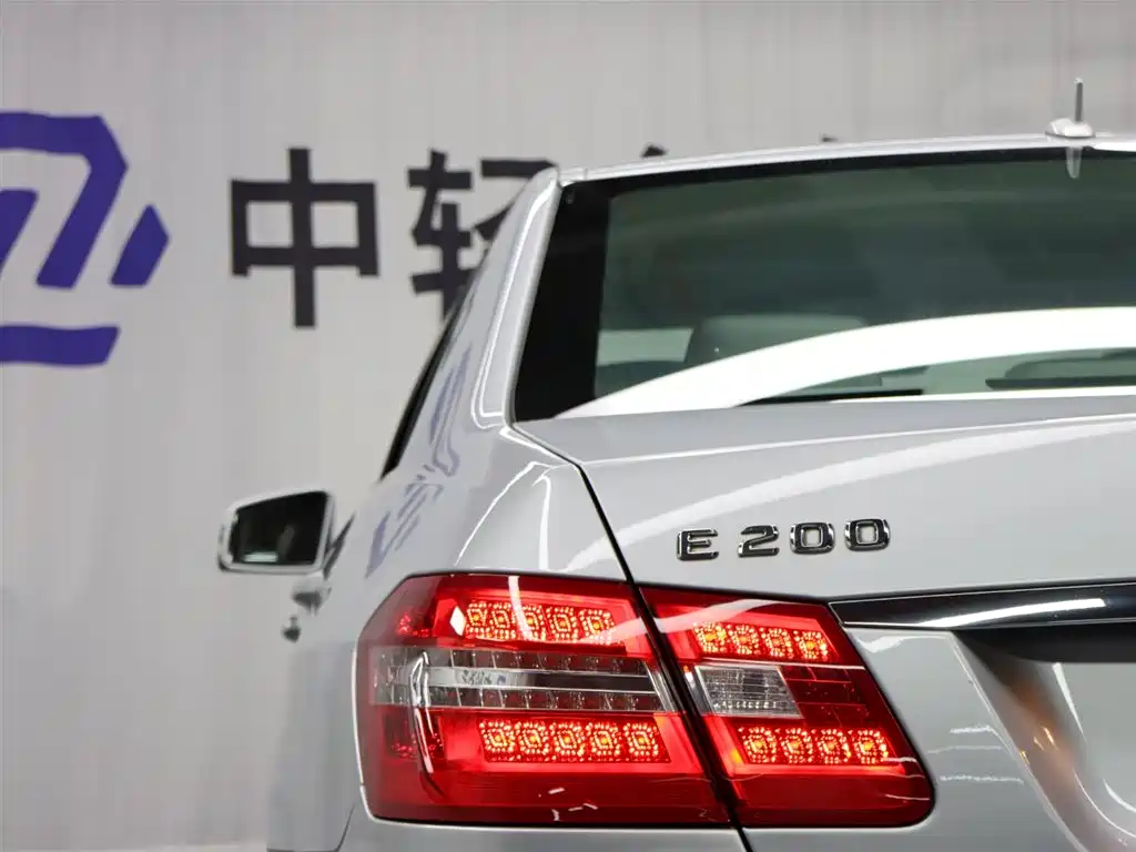 Mercedes-Benz E-Class 2010 — фото 24