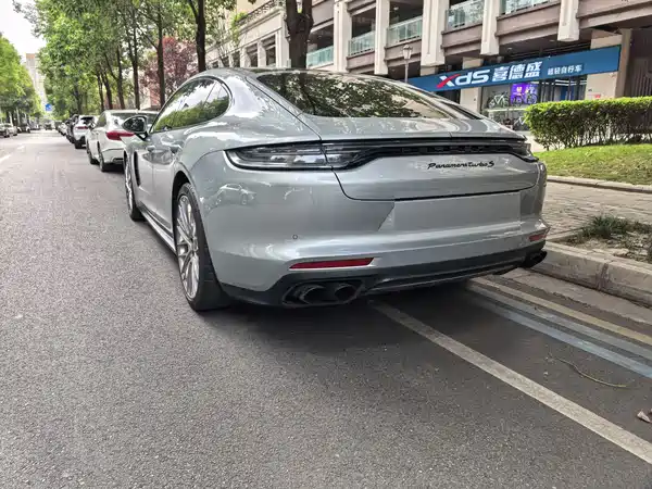 Porsche Panamera 2021
