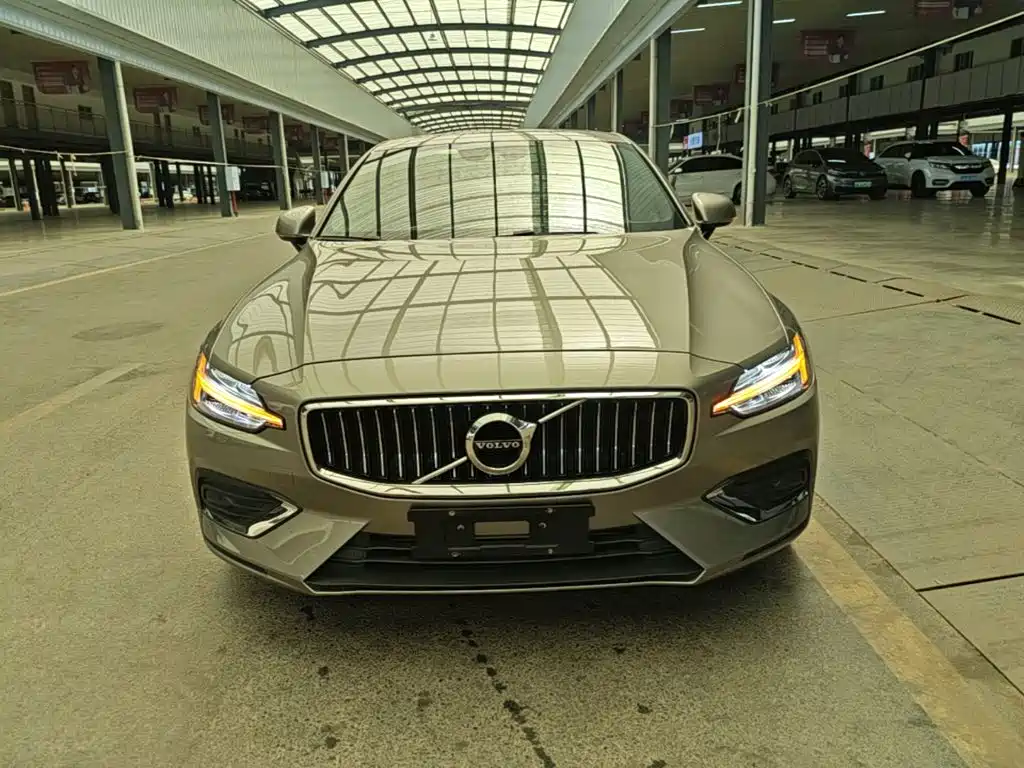 Volvo S60 2021 — фото 3